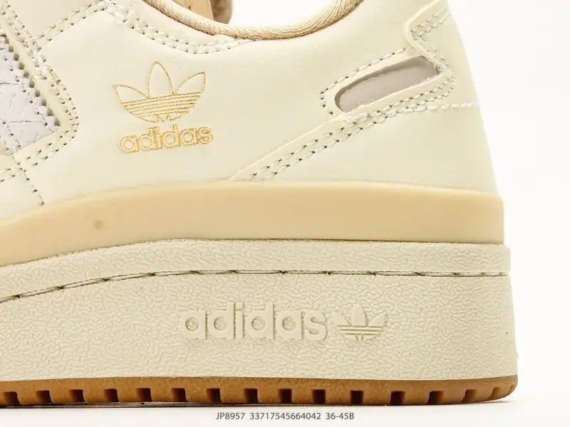 Adidas Sepatu Basket Klasik Edisi Terbatas JP8957 #3717545664042