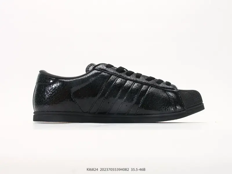 Adidas Sepatu Board Tren Klasik KI6824 #20237055394082