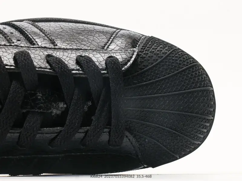 Adidas Sepatu Board Tren Klasik KI6824 #20237055394082