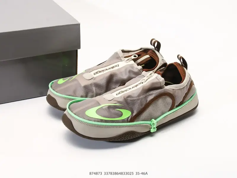 Balenciaga Sepatu Olahraga  874873 #33783864833025