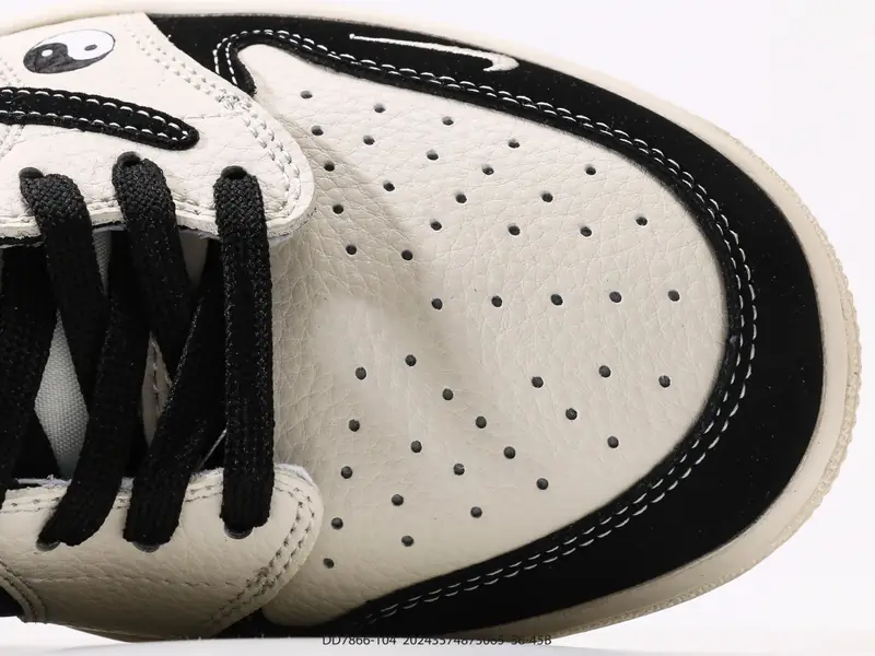 Nike Baskets de basketball Rétro Classique Basse DD7866-104 #20243574873065
