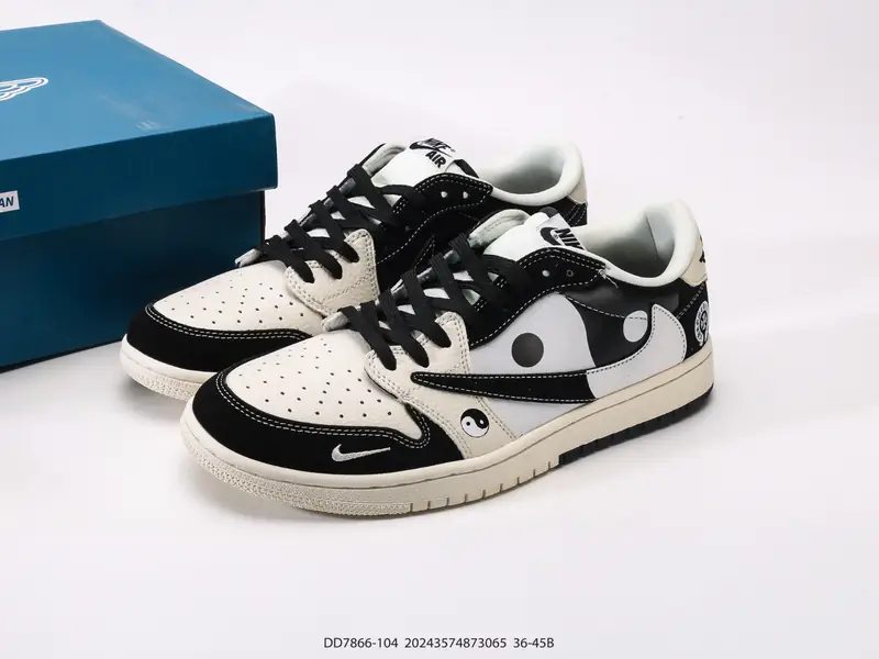 Nike Baskets de basketball Rétro Classique Basse DD7866-104 #20243574873065