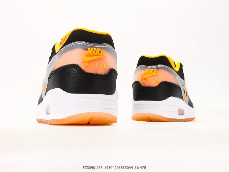 Nike Air Max 1 耐克气垫 缓震 耐磨运动鞋 鞋身材质均选择皮革 织物 麂皮多种材质覆盖 保证质感的前提下 层次感也相当不错带有开窗式 Air Max 气垫的 FZ3590-268 #14304263835044