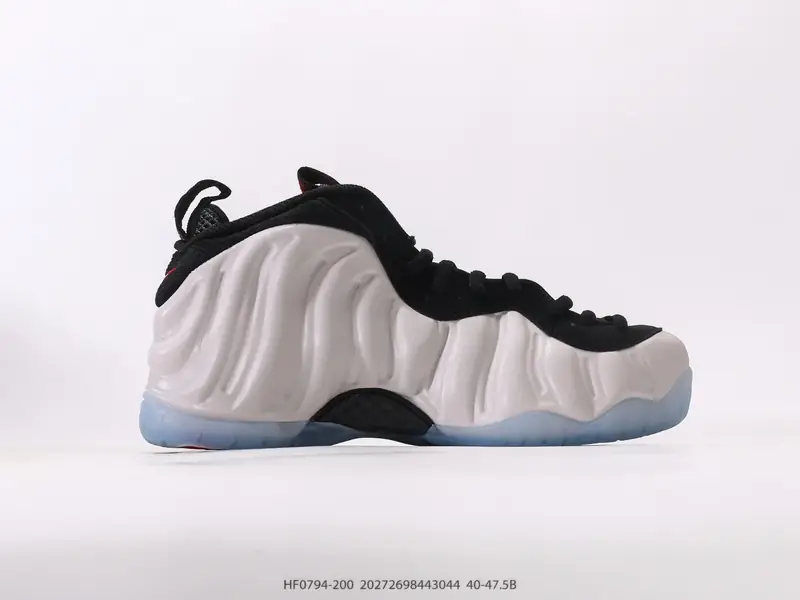 耐克NIKE AIR FOAMPOSITE ONE 喷泡喷泡，是一双内场的后卫战靴，97年1月份首期发行，使用FOAMPOSITE一次成型的喷塑 HF0794 #20272698443044