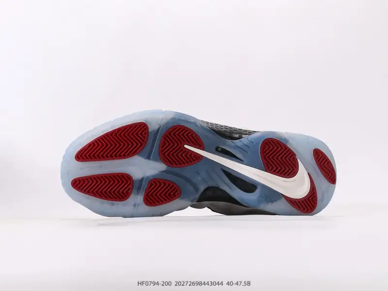 耐克NIKE AIR FOAMPOSITE ONE 喷泡喷泡，是一双内场的后卫战靴，97年1月份首期发行，使用FOAMPOSITE一次成型的喷塑 HF0794 #20272698443044