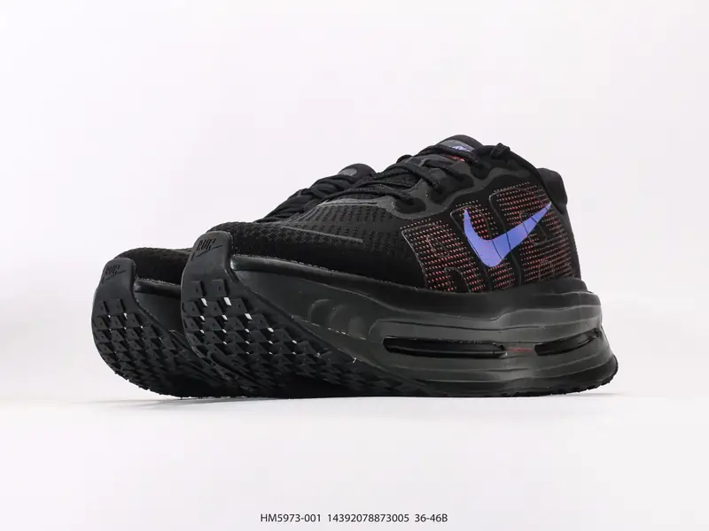 耐克NIKE ZOOM PREMIUM 运动休闲跑鞋座为耐克的“顶缓”系列，Vomero Premium上脚后的第一感受就是软弹到位，底部缓震很不错 跑步时 HM5973 #14392078873005