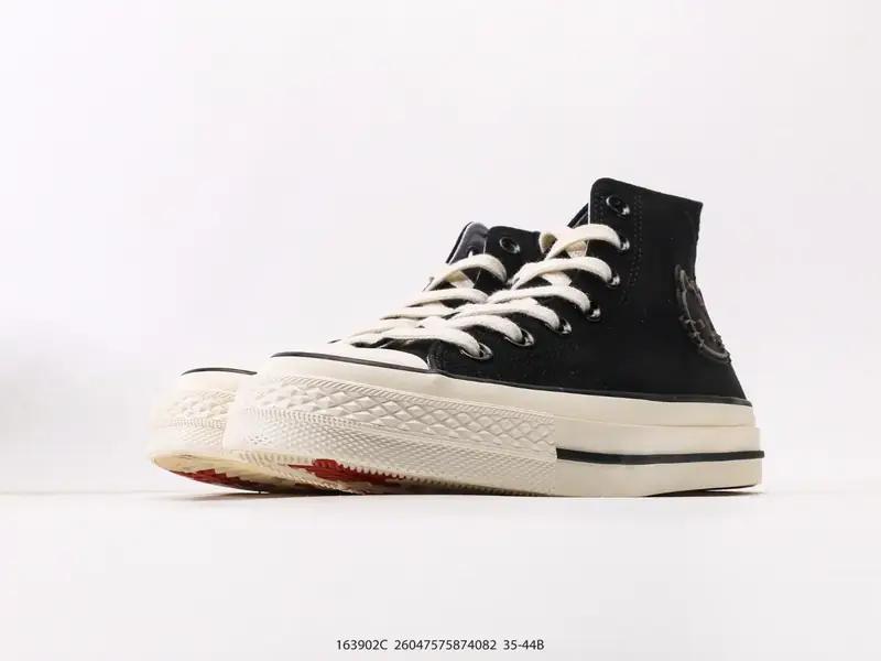 Autres Chaussures de sport Classique Collaboration 163902C #26047575874082