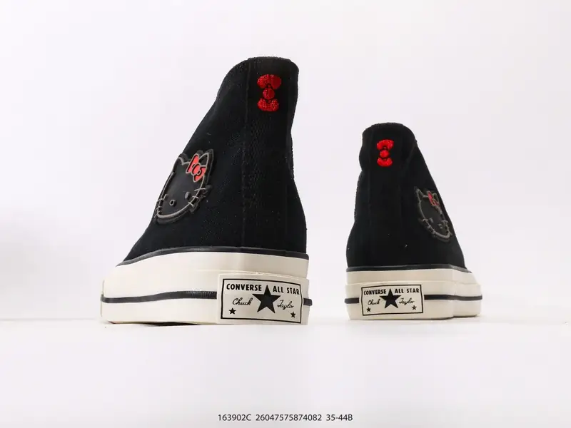Autres Chaussures de sport Classique Collaboration 163902C #26047575874082