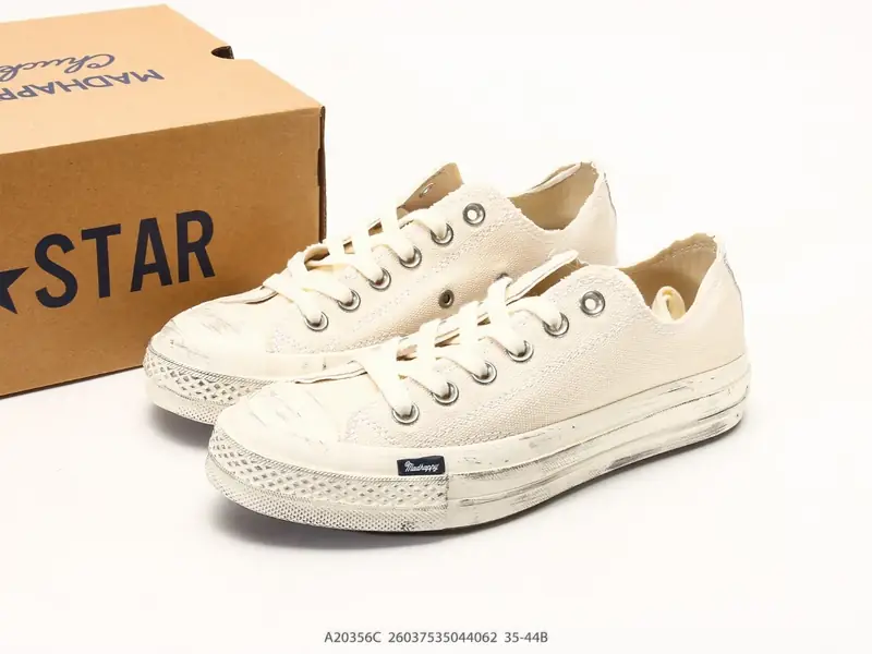 Autres Chaussures casual Rétro Classique Collaboration A20356C