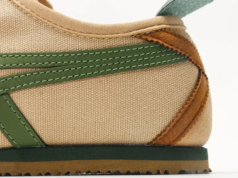 Onitsuka Tiger MEXICO 66 百搭单品 板鞋 MEXICO 66是鬼冢虎旗下最经典的款式，李小龙最喜欢的 DL408-1785 #27987945664022
