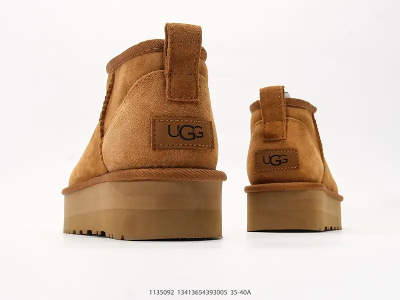 UGG Chaussures de sport Semelle épaisse 1135092