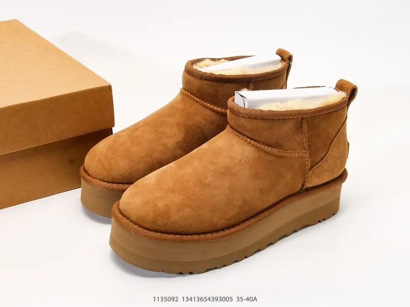 UGG Chaussures de sport Semelle épaisse 1135092